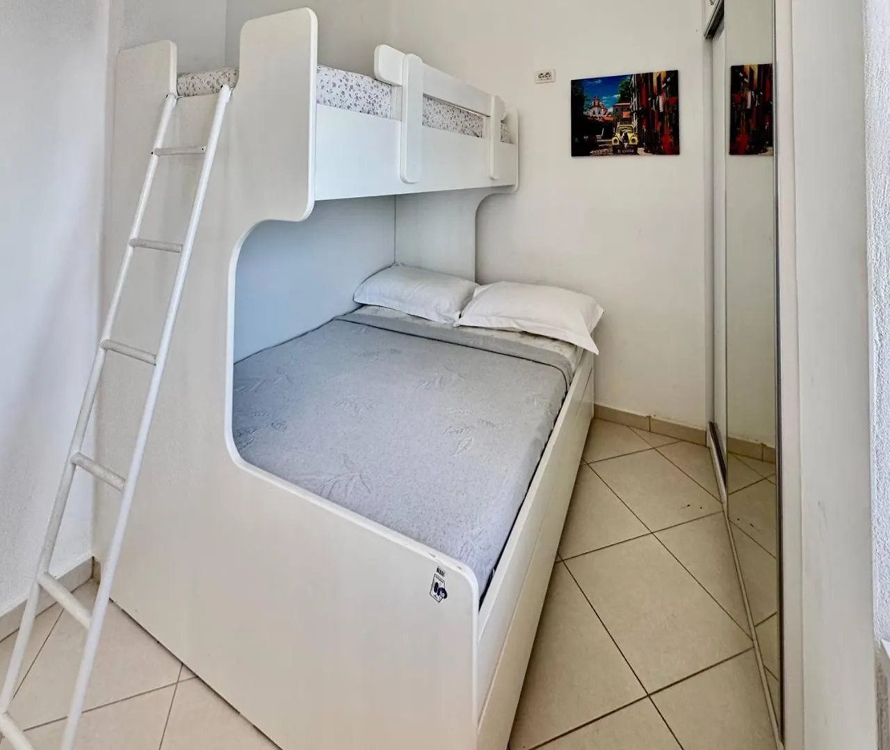 Del Mar Sea View Apartment Sarandë